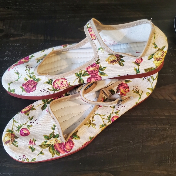 Urban Outfitters Shoes - New Flower Print Mary Jane Canvas Cloth Shoes